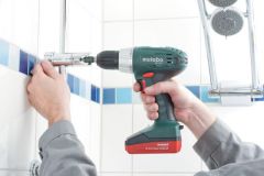 Аккумуляторный шуруповерт Metabo BS 18 Li + набор из 8 бит