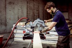 Торцовочная пила Metabo KGS 305 M + стол Metabo KSU 401