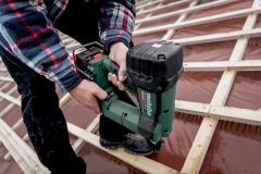 Аккумуляторный гвоздезабиватель Metabo NFR 18 LTX 90 BL каркас MetaBox