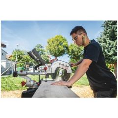 Аккумуляторная торцовочная пила Metabo KGS 18 LTX BL 305 LiHD 2x8.0 Ач