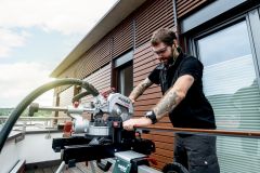 Аккумуляторная торцовочная пила Metabo KGS 18 LTX BL 216 Li-Power 1x4.0 Ач